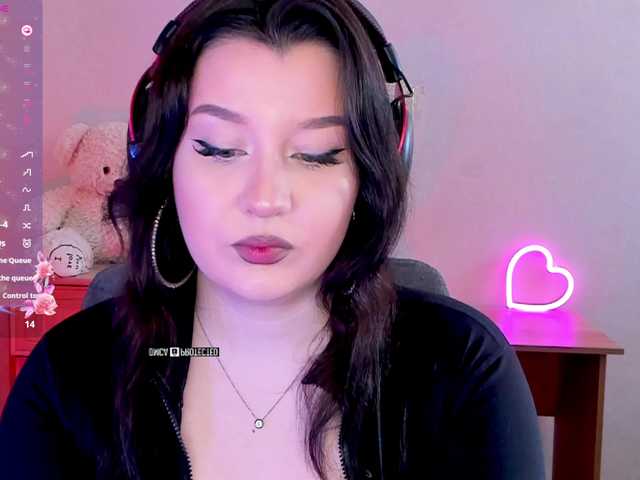 M-O-L-N-I-Y-A's BongaCams show and profile