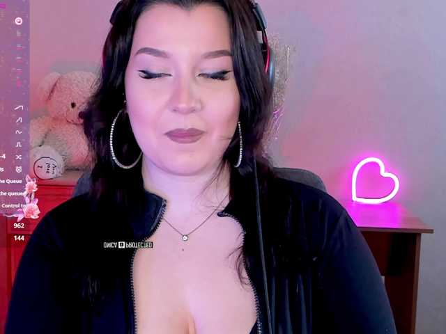 M-O-L-N-I-Y-A's BongaCams show and profile