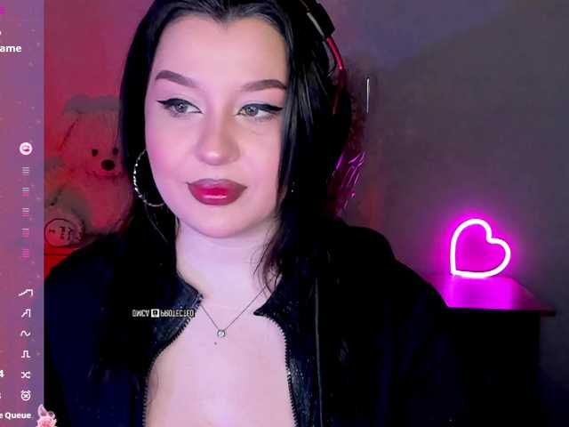 M-O-L-N-I-Y-A's BongaCams show and profile