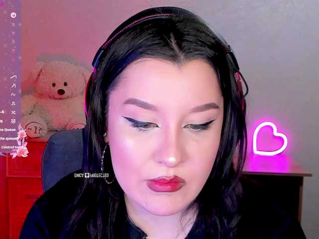 M-O-L-N-I-Y-A's BongaCams show and profile