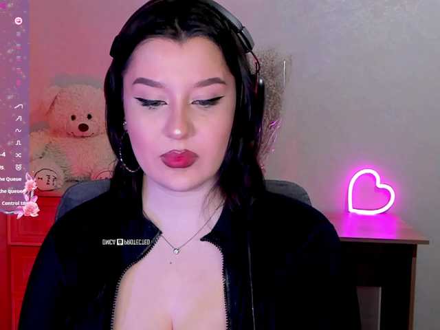 M-O-L-N-I-Y-A's BongaCams show and profile