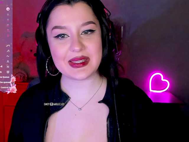 M-O-L-N-I-Y-A's BongaCams show and profile