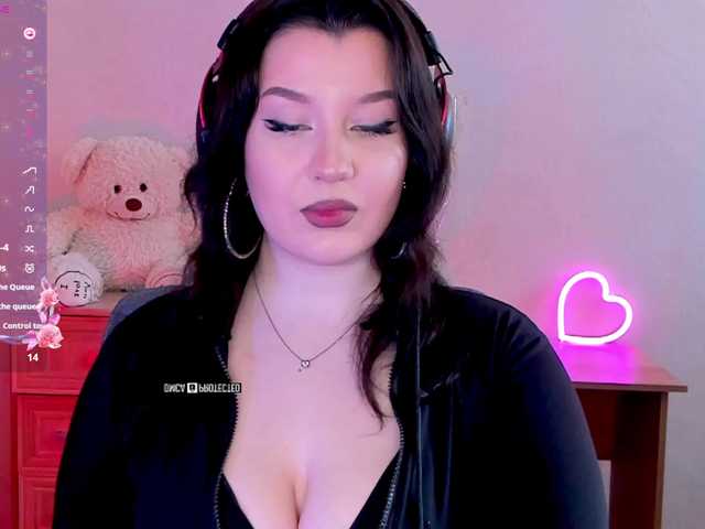 M-O-L-N-I-Y-A's BongaCams show and profile