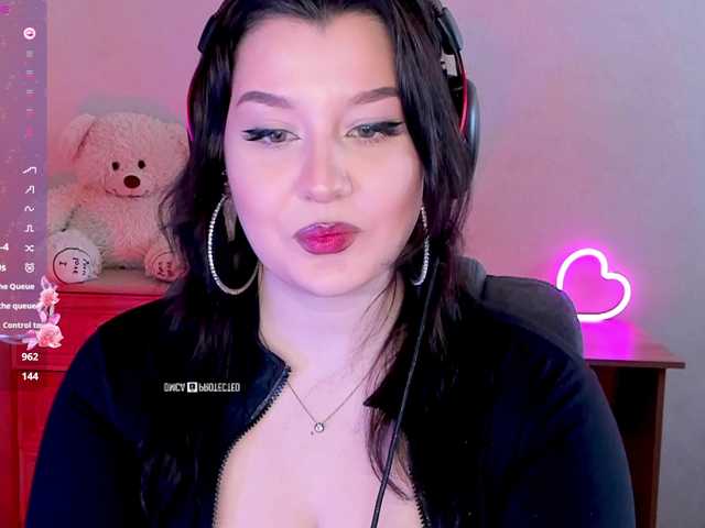 M-O-L-N-I-Y-A's BongaCams show and profile