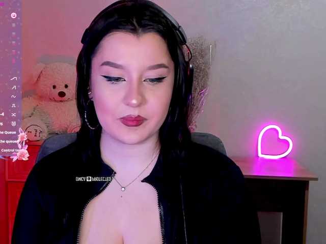 M-O-L-N-I-Y-A's BongaCams show and profile