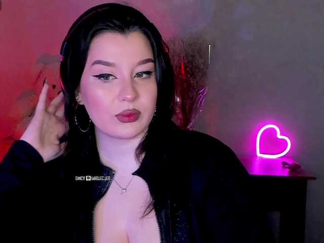 M-O-L-N-I-Y-A's BongaCams show and profile