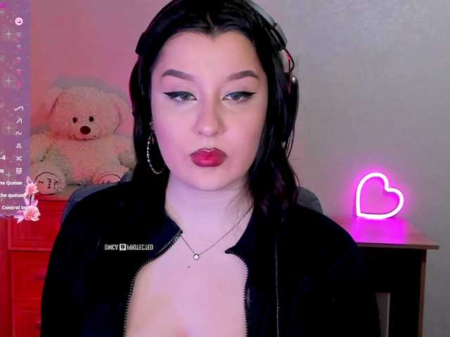 M-O-L-N-I-Y-A's BongaCams show and profile