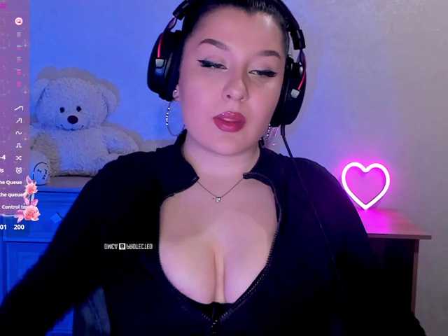 M-O-L-N-I-Y-A's BongaCams show and profile