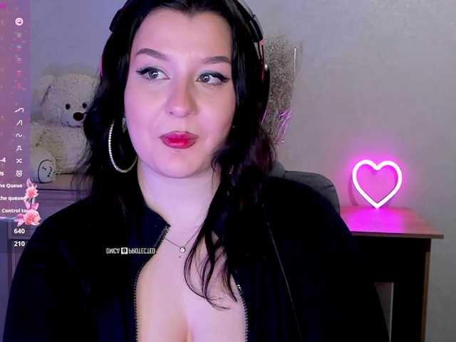 M-O-L-N-I-Y-A's BongaCams show and profile