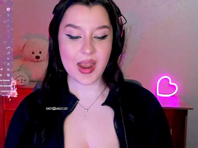 M-O-L-N-I-Y-A's BongaCams show and profile