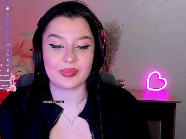 M-O-L-N-I-Y-A's BongaCams show and profile