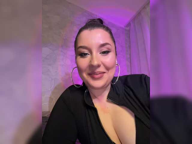 M-O-L-N-I-Y-A's BongaCams show and profile