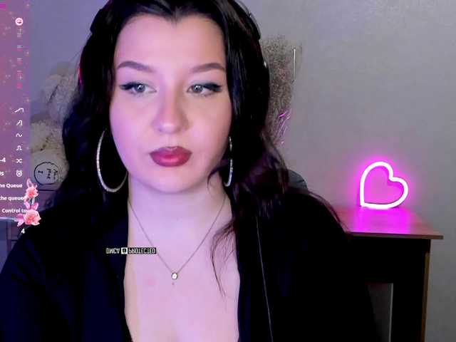 M-O-L-N-I-Y-A's BongaCams show and profile