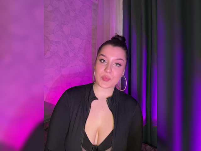 M-O-L-N-I-Y-A's BongaCams show and profile