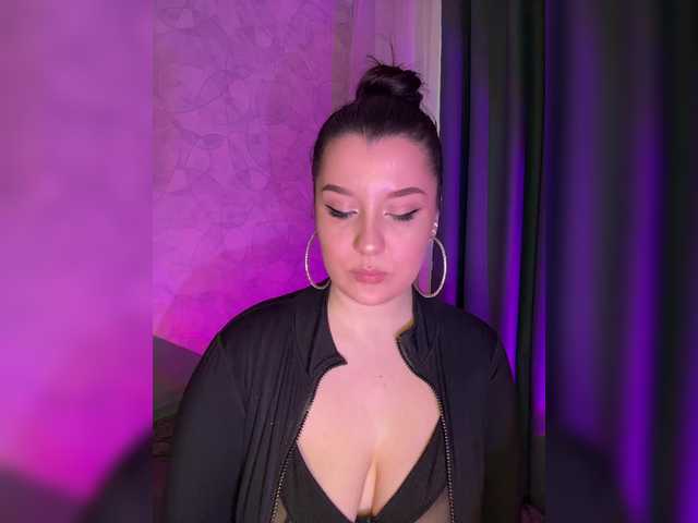 M-O-L-N-I-Y-A's BongaCams show and profile
