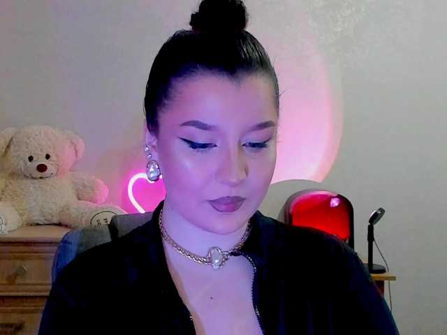 M-O-L-N-I-Y-A's BongaCams show and profile