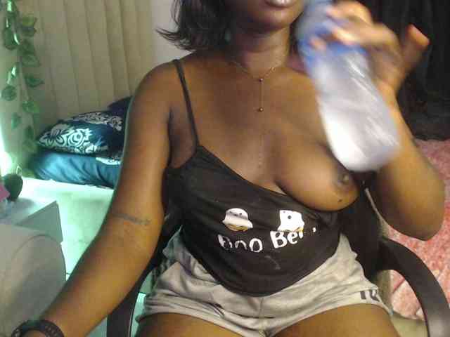 mia-boobs webcam