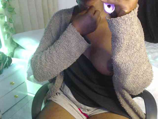 mia-boobs webcam