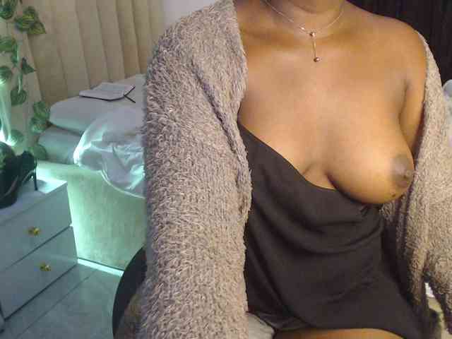 mia-boobs webcam
