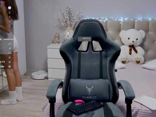 Lisa666-2's BongaCams show and profile