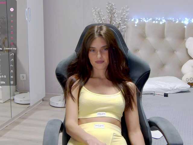 Lisa666-2's BongaCams show and profile