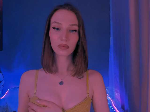ellaamber's BongaCams show and profile