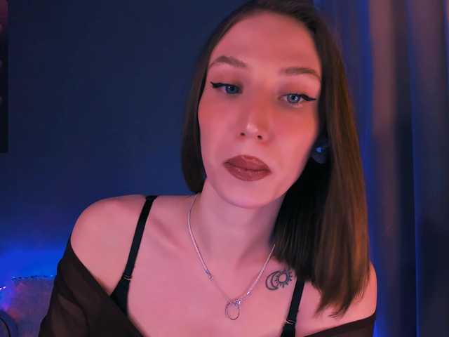 ellaamber's BongaCams show and profile