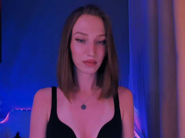 ellaamber's BongaCams show and profile