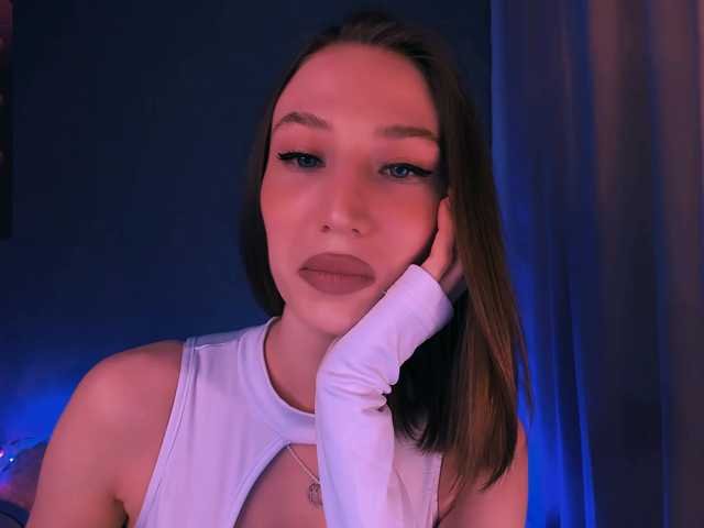 ellaamber's BongaCams show and profile