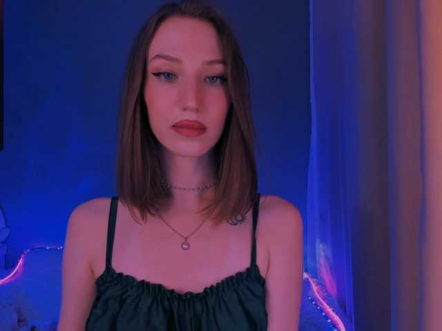 ellaamber's BongaCams show and profile