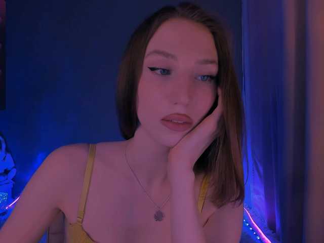 ellaamber's BongaCams show and profile