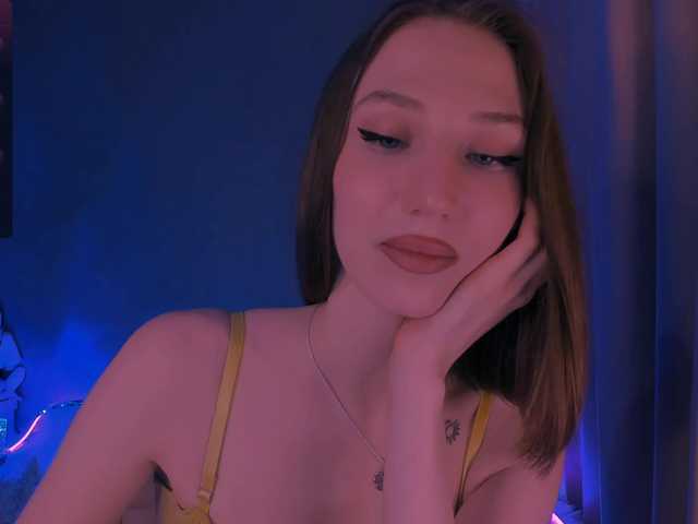 ellaamber's BongaCams show and profile