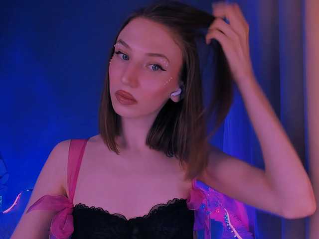 ellaamber's BongaCams show and profile