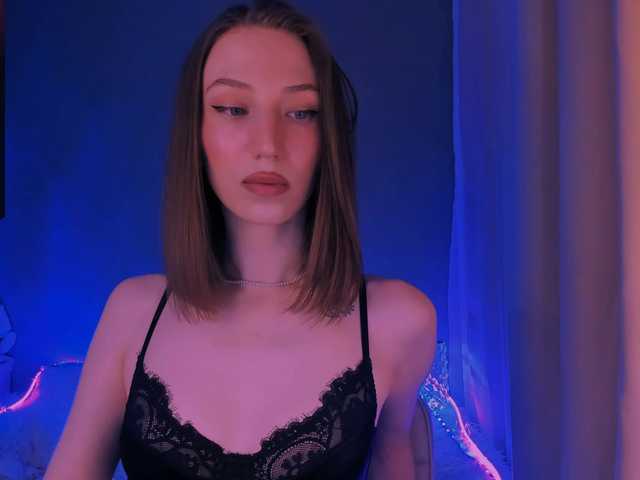 ellaamber's BongaCams show and profile