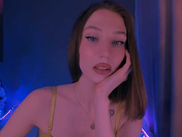 ellaamber's BongaCams show and profile