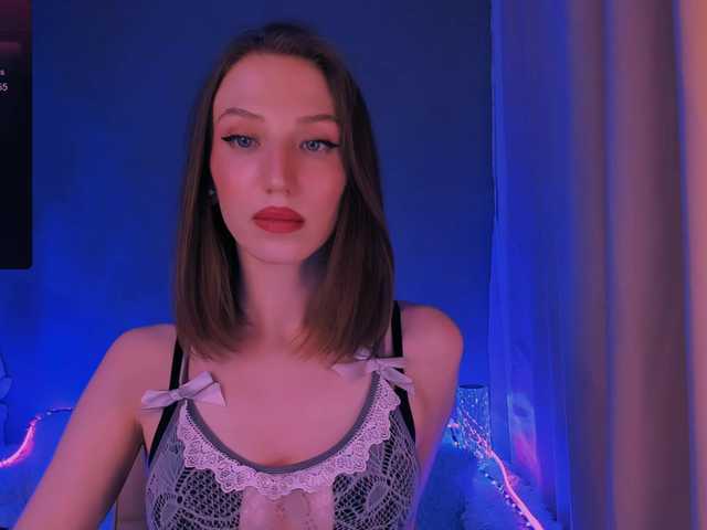 ellaamber's BongaCams show and profile