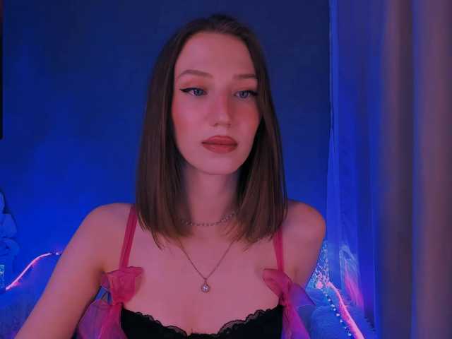 ellaamber's BongaCams show and profile