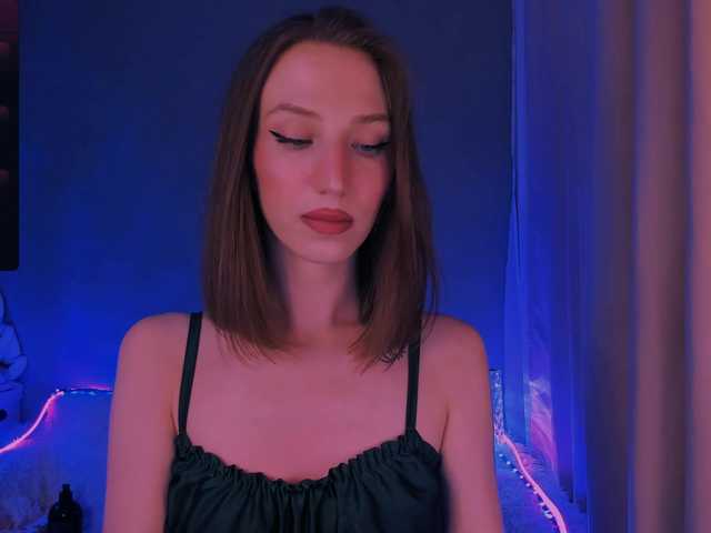 ellaamber's BongaCams show and profile