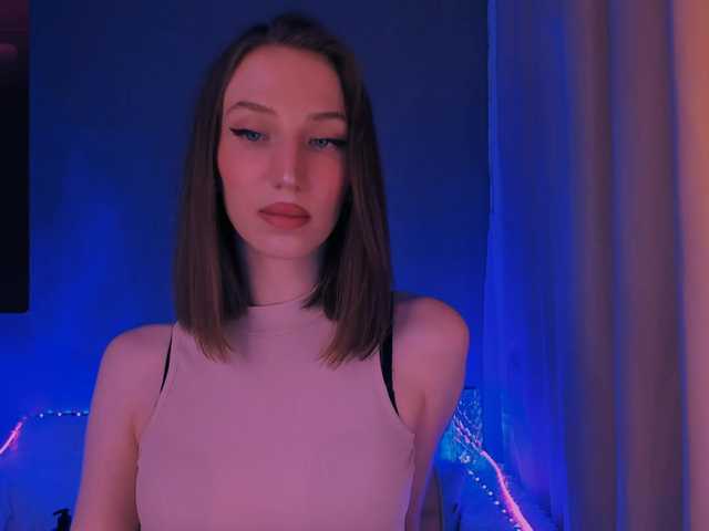 ellaamber's BongaCams show and profile