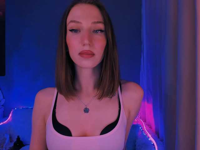 ellaamber's BongaCams show and profile
