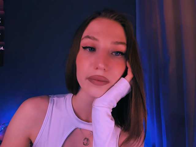 ellaamber's BongaCams show and profile