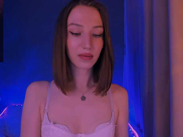 ellaamber's BongaCams show and profile