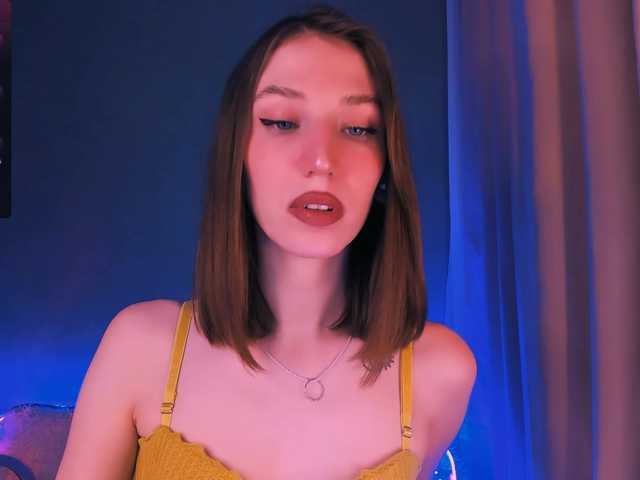 ellaamber's BongaCams show and profile