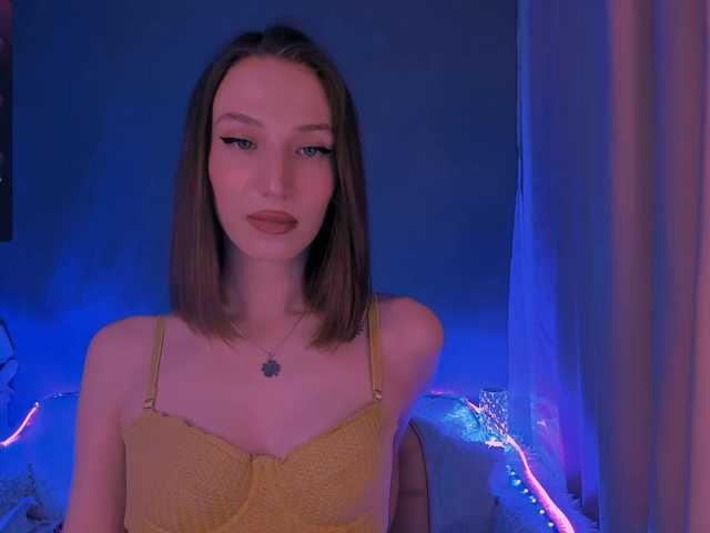 ellaamber's BongaCams show and profile