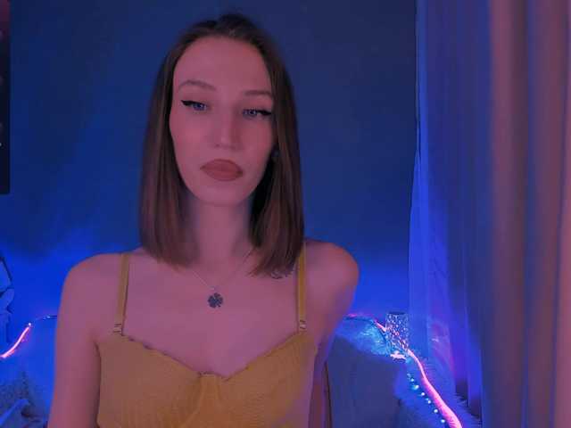 ellaamber's BongaCams show and profile