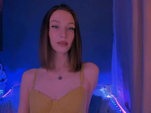 ellaamber's BongaCams show and profile