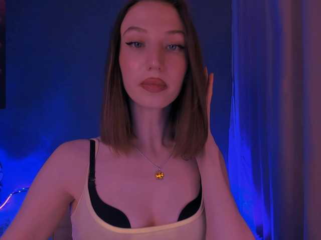 ellaamber's BongaCams show and profile