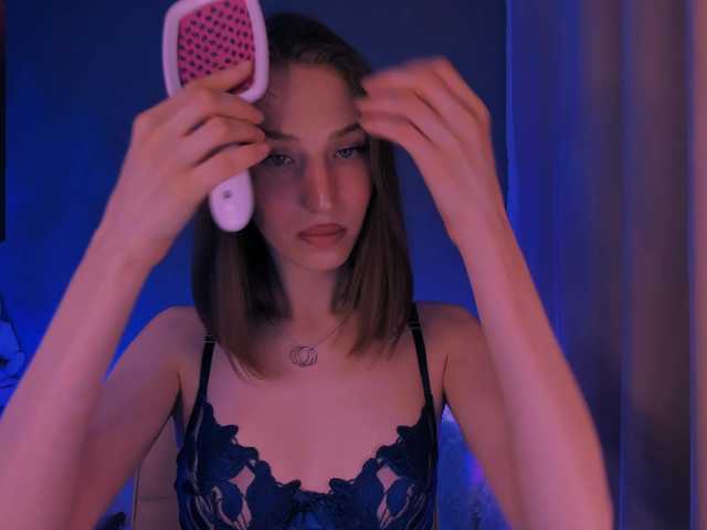 ellaamber's BongaCams show and profile