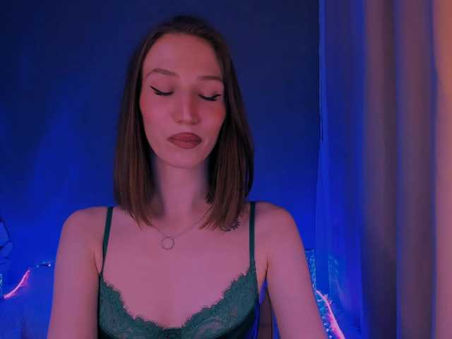 ellaamber's BongaCams show and profile