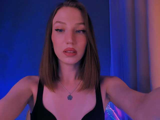ellaamber's BongaCams show and profile